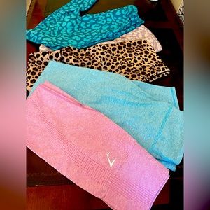 Bundle of 5 various leggings. Size small